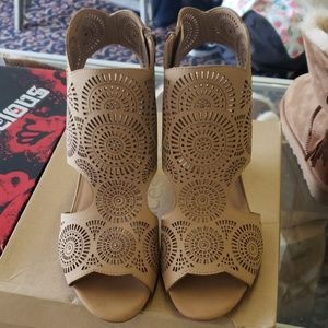 Francesca's platform